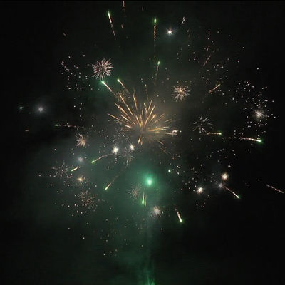 Фабрика Liuyang Горячая продажа Низкая цена CE одобренные пирожные фейерверки На улице пирожные фейерверки для празднования