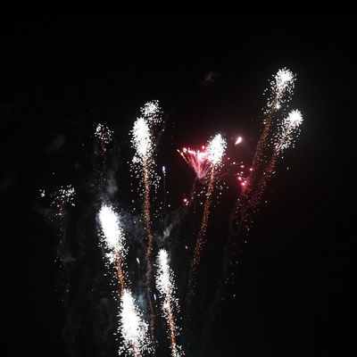 Китайская фабрика импортирует оптовые фейерверки 67 выстрелов потребительские пирожные фейерверки пиротехнические припасы