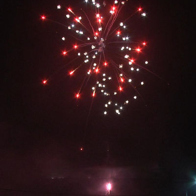 Фейерверки для потребителей Liuyang Factory Pyrotechnics 1,2 дюйма 200 выстрелов, новогодние фейерверки и петарды