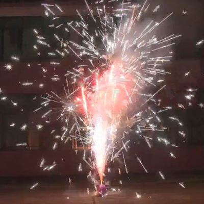 Земной закручивая бенгальский огонь Pyrotechnic фонтанов фейерверков игрушки медвежонка Pyro